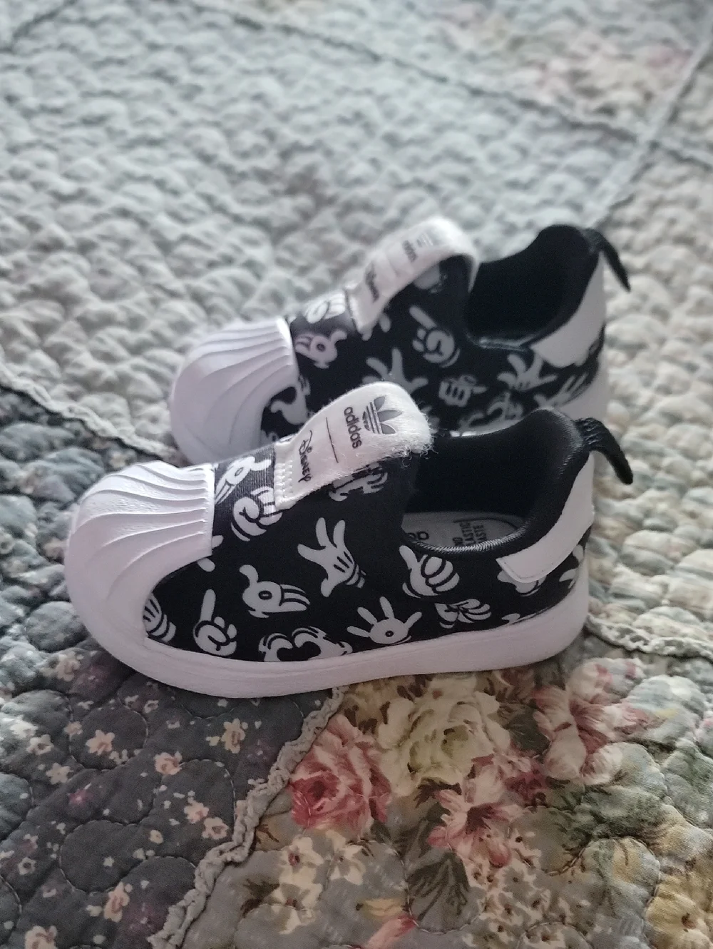 Adidas Disney Black & White Kids Slip-On Sneakers Mickey Mouse Hands 4 Infant